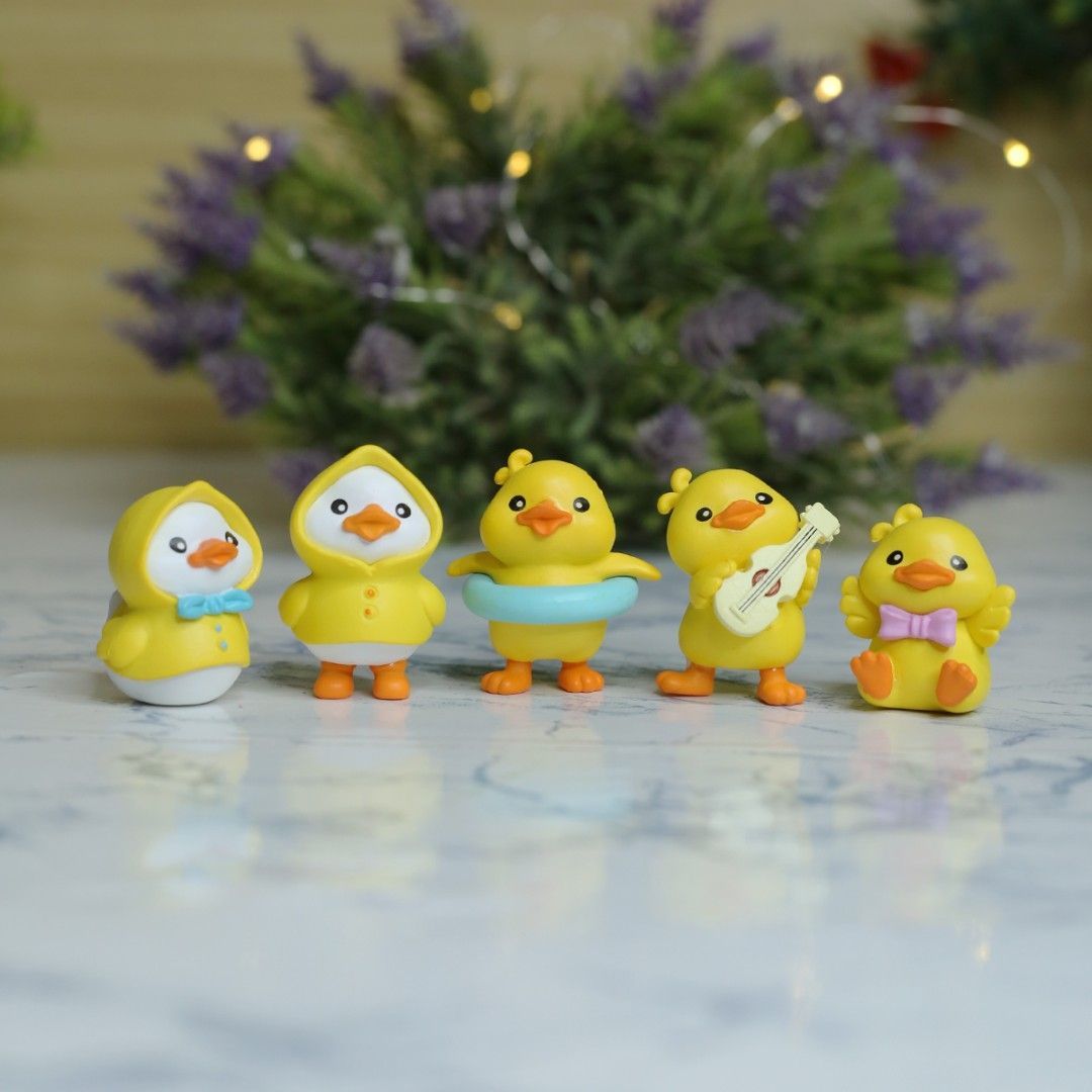 Adorable Bird Chicks – Set of 6 Miniatures for Home Decore